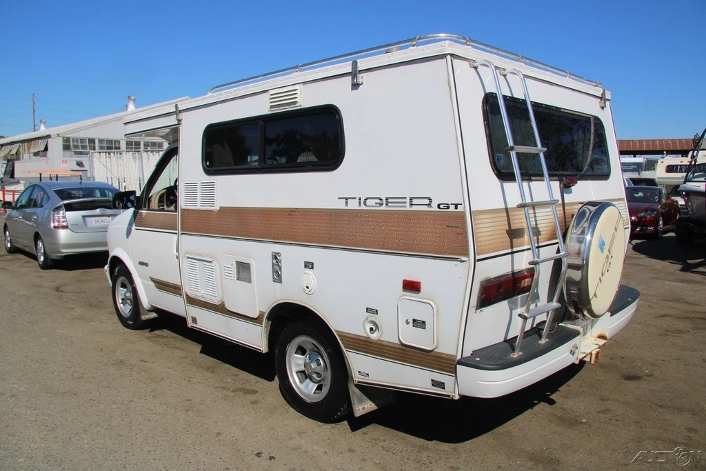 1996 Chevrolet Astro - Image 6 of 21