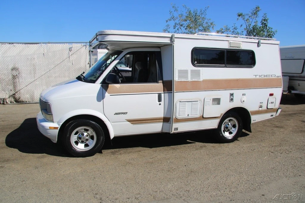 1996 Chevrolet Astro - Image 3 of 21