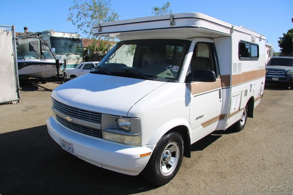 1996 Chevrolet Astro - Image 2 of 21