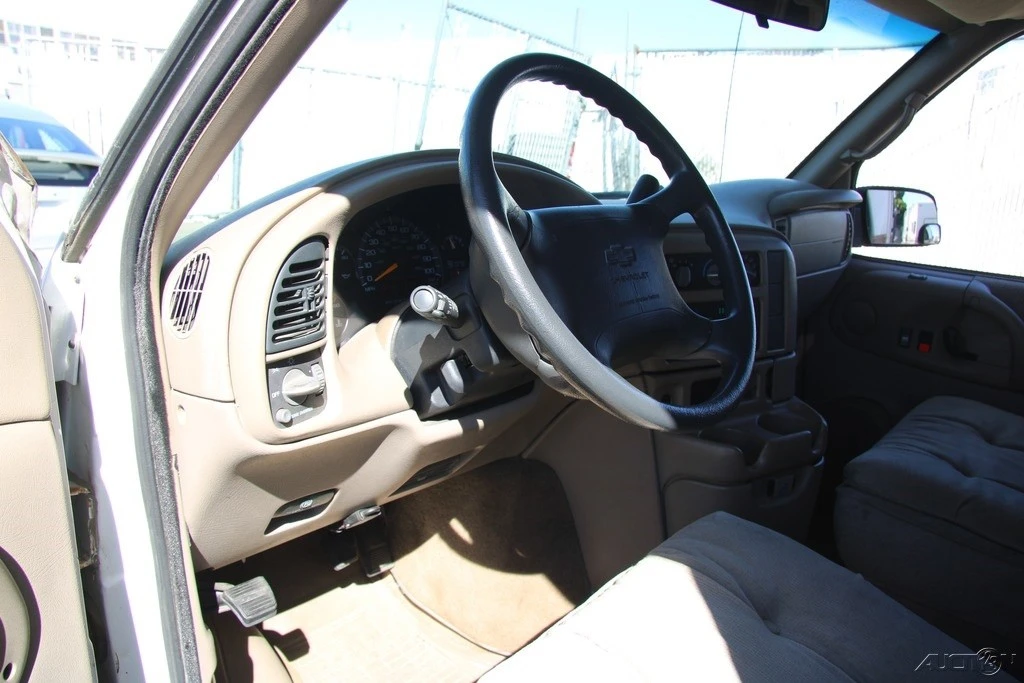 1996 Chevrolet Astro - Image 16 of 21