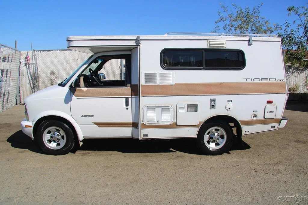 1996 Chevrolet Astro - Image 5 of 21