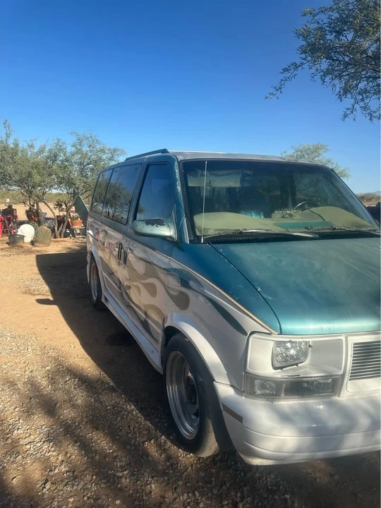 1996 Chevrolet Astro - Image 2 of 16