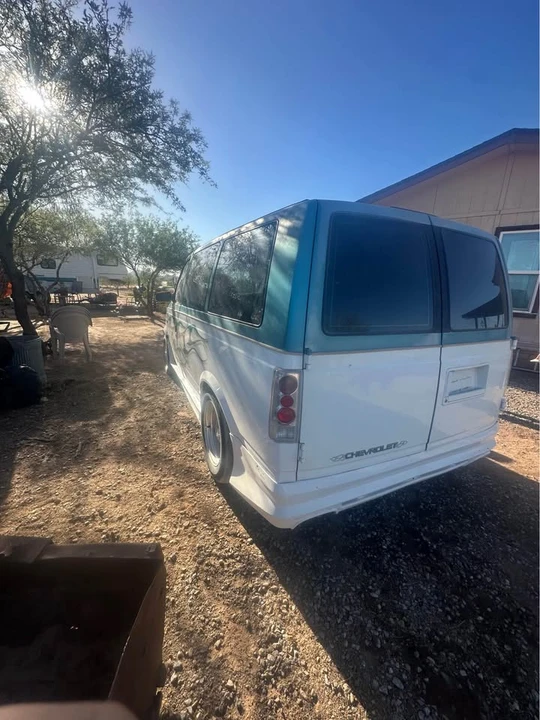 1996 Chevrolet Astro - Image 11 of 16