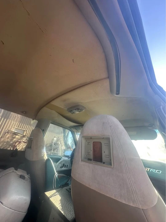 1996 Chevrolet Astro - Image 8 of 16