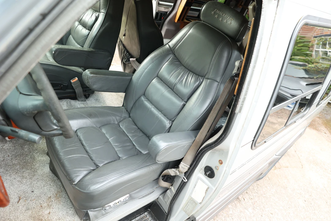 1996 Chevrolet Astro - Image 9 of 19
