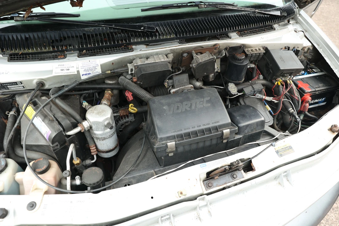 1996 Chevrolet Astro - Image 11 of 19