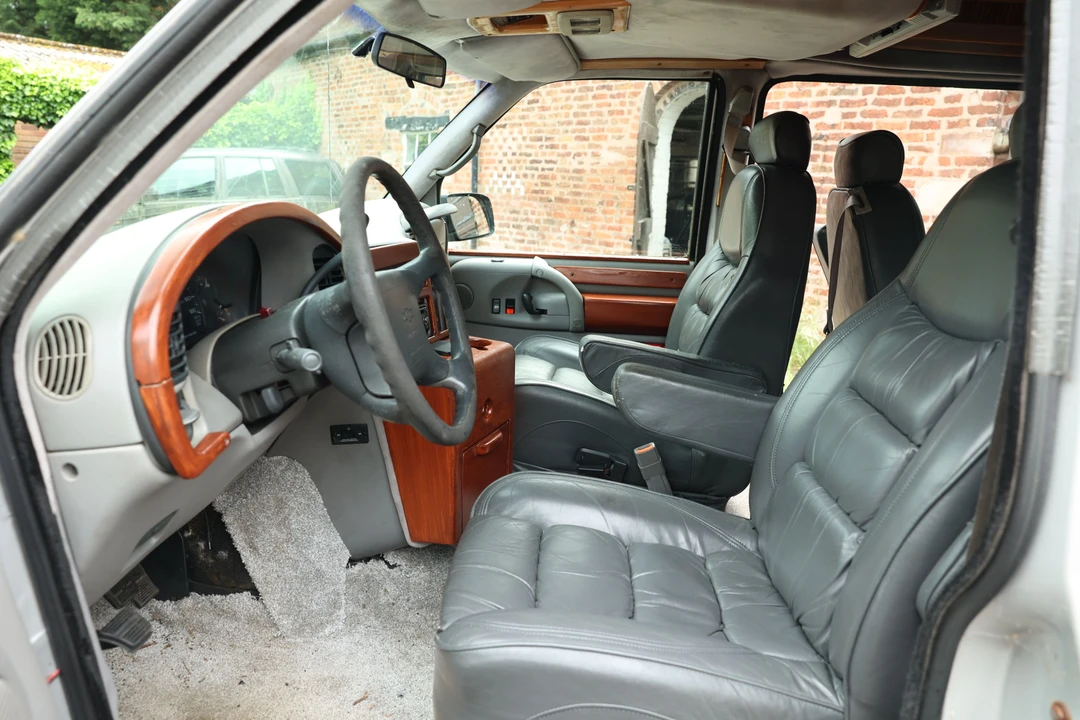 1996 Chevrolet Astro - Image 10 of 19