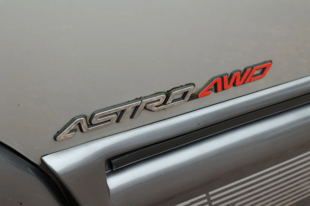 1996 Chevrolet Astro - Image 16 of 19