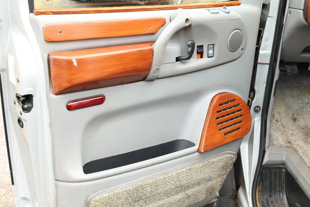 1996 Chevrolet Astro - Image 7 of 19
