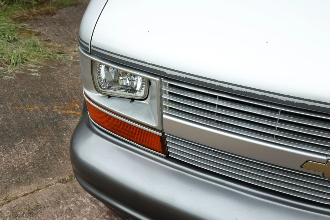 1996 Chevrolet Astro - Image 14 of 19