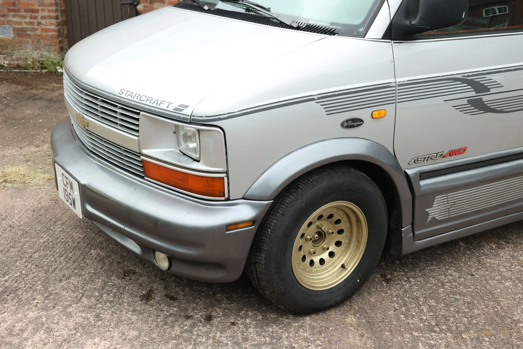 1996 Chevrolet Astro - Image 18 of 19