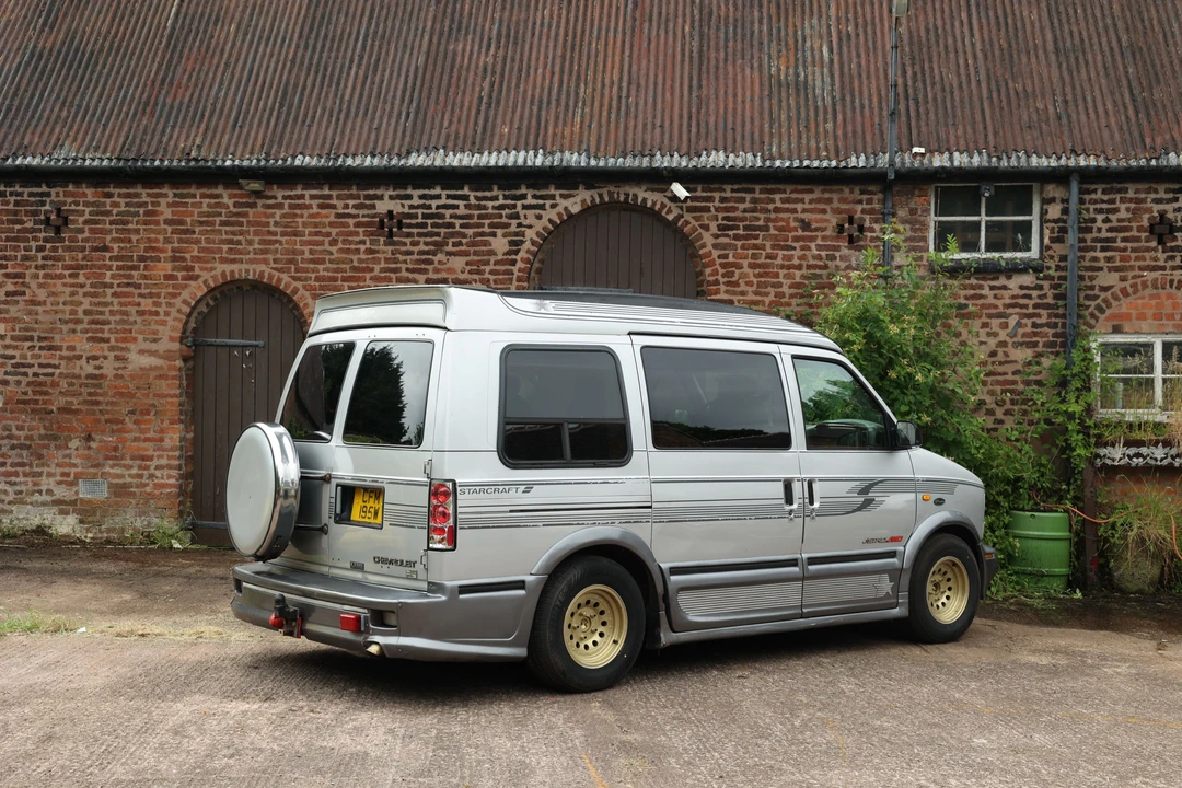 1996 Chevrolet Astro - Image 2 of 19