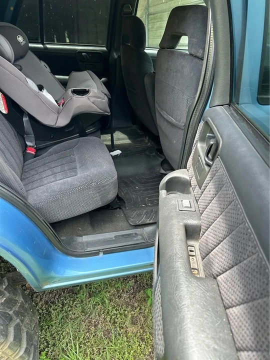 1996 Chevrolet Blazer - Image 9 of 9