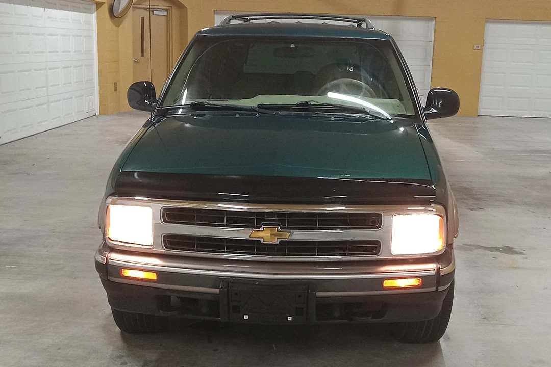 1996 Chevrolet S-10 Blazer 2nd Gen - Image 2 of 31