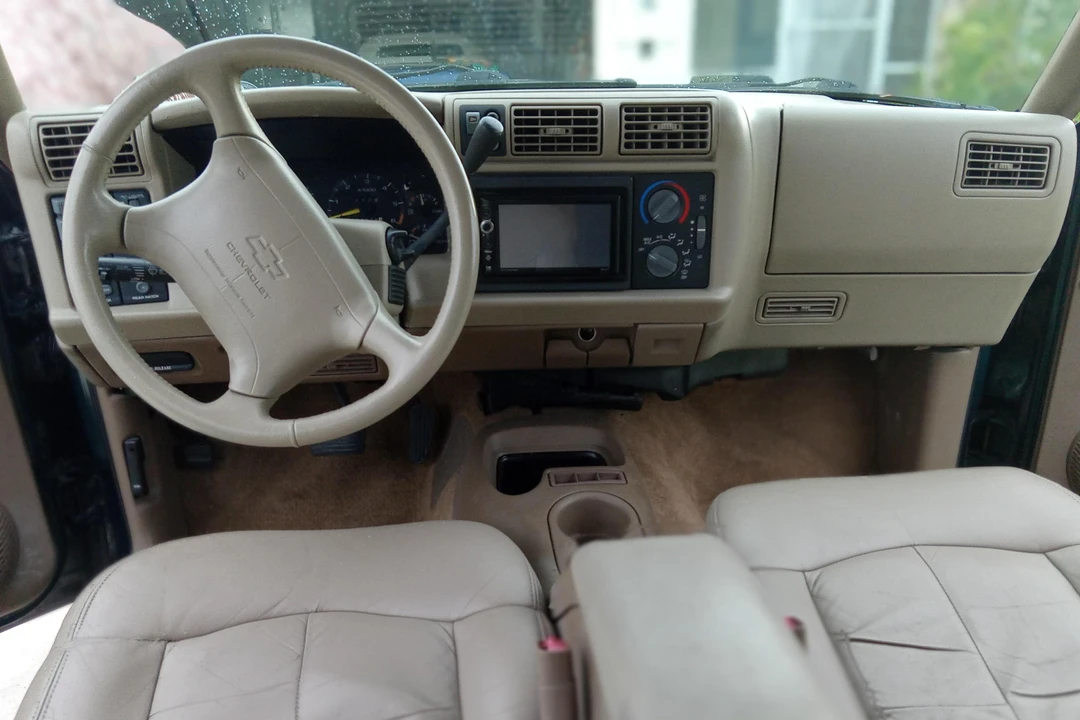 1996 Chevrolet S-10 Blazer 2nd Gen - Image 24 of 31