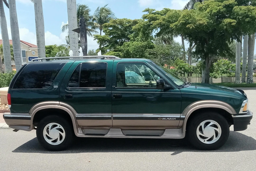 1996 Chevrolet S-10 Blazer 2nd Gen - Image 3 of 31