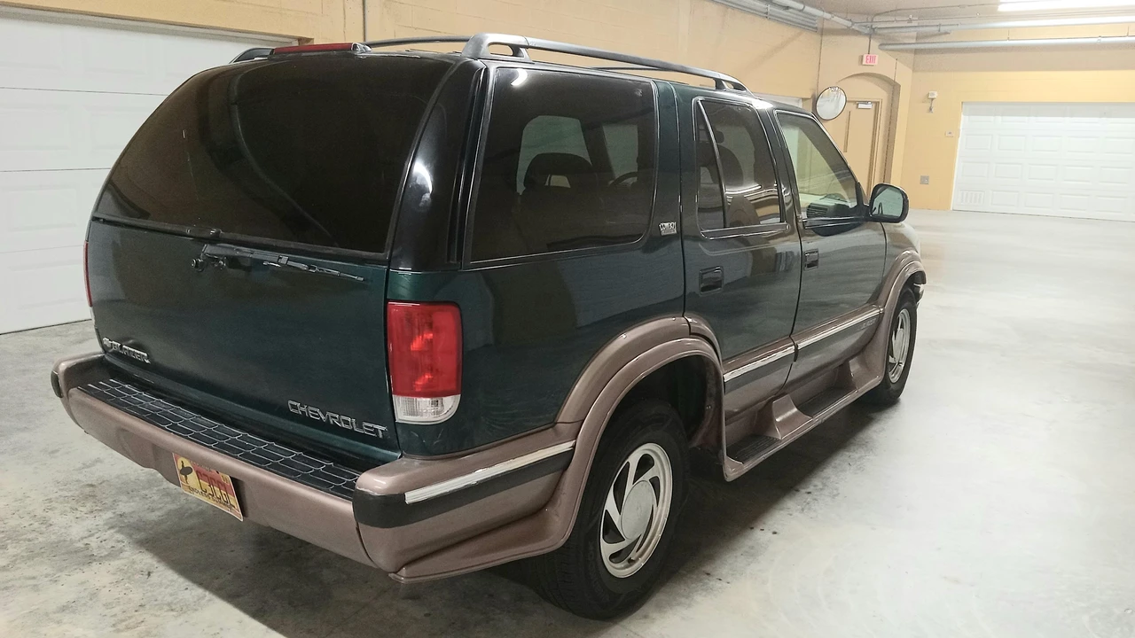 1996 Chevrolet S-10 Blazer 2nd Gen - Image 11 of 31