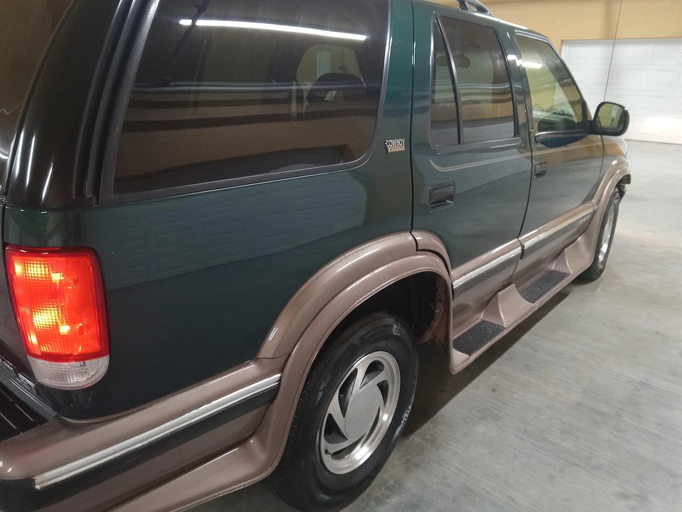 1996 Chevrolet S-10 Blazer 2nd Gen - Image 19 of 31