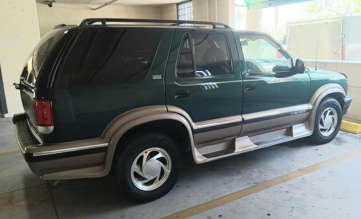 1996 Chevrolet S-10 Blazer 2nd Gen - Image 13 of 31