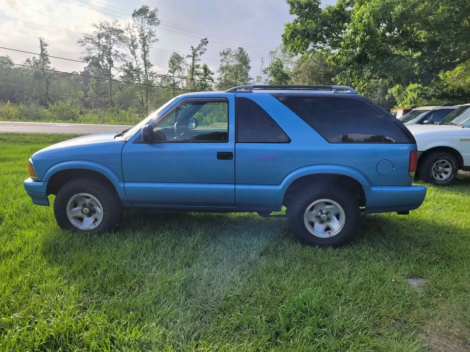 1996 Chevrolet S-10 Blazer 2nd Gen - Image 2 of 10