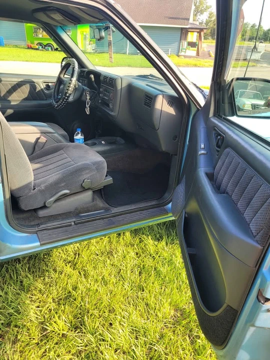 1996 Chevrolet S-10 Blazer 2nd Gen - Image 10 of 10