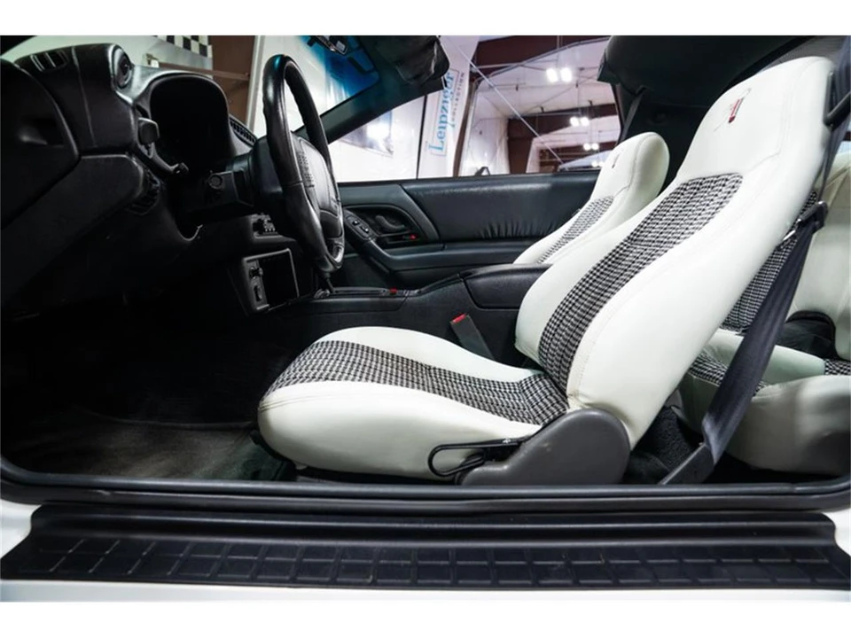 1996 Chevrolet Camaro 4th Gen - Image 14 of 31