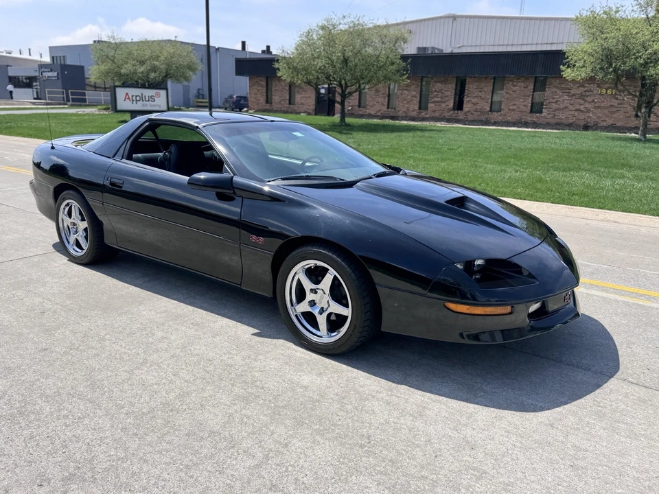 1996 Chevrolet Camaro SS 4th Gen - Image 2 of 31