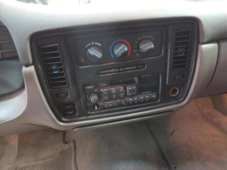 1996 Chevrolet Caprice - Image 12 of 23
