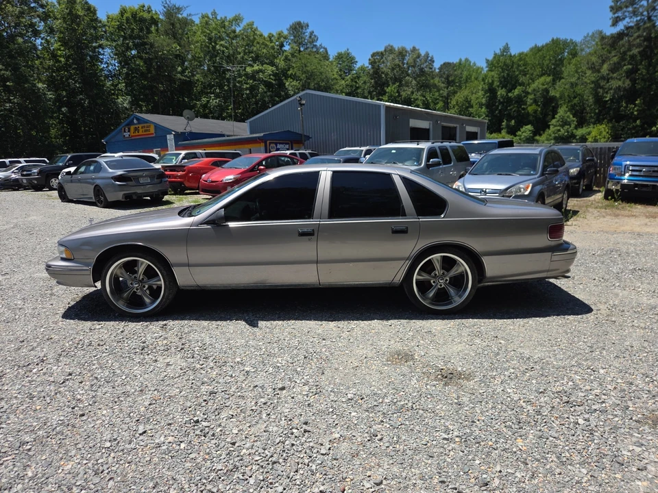 1996 Chevrolet Caprice - Image 8 of 23