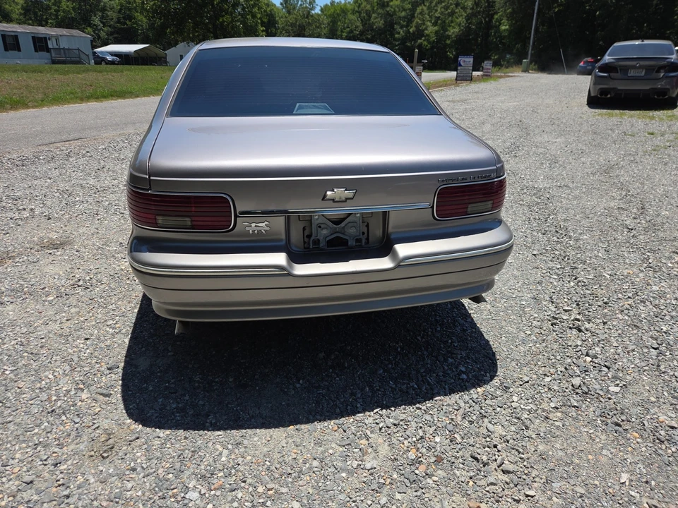 1996 Chevrolet Caprice - Image 6 of 23