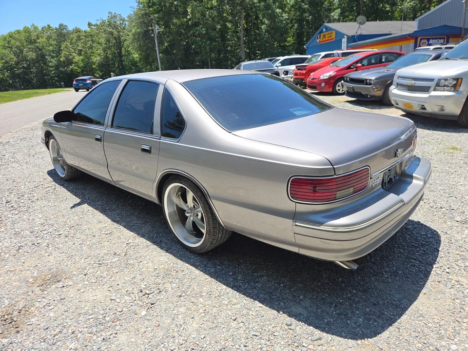 1996 Chevrolet Caprice - Image 5 of 23