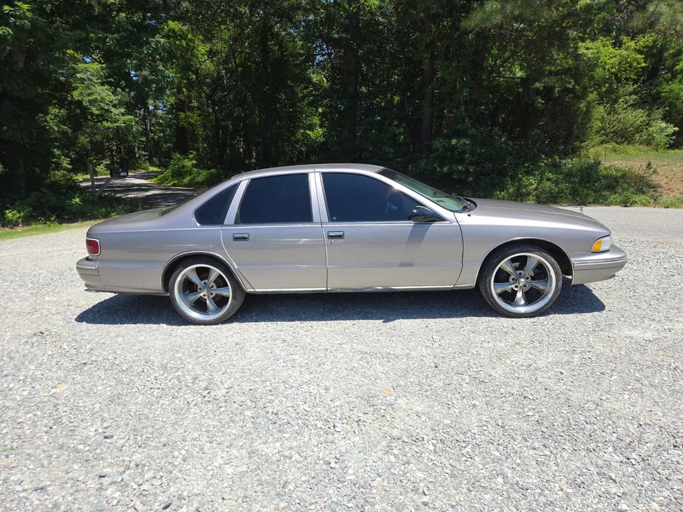 1996 Chevrolet Caprice - Image 3 of 23
