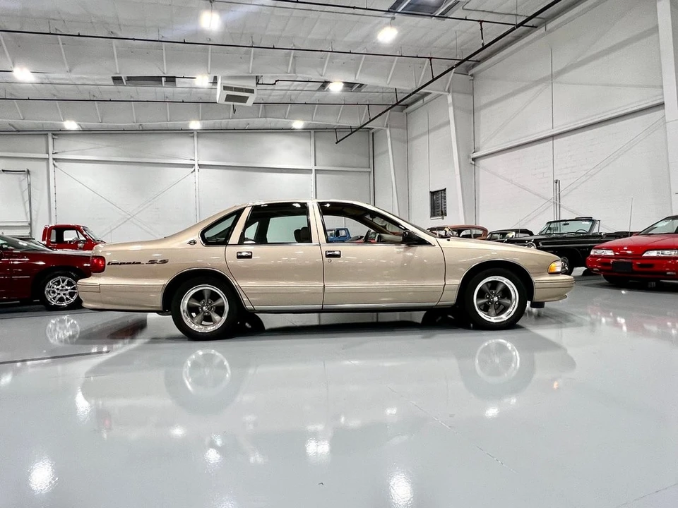 1996 Chevrolet Caprice - Image 4 of 31