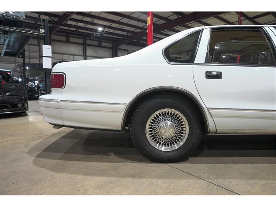 1996 Chevrolet Caprice - Image 9 of 31