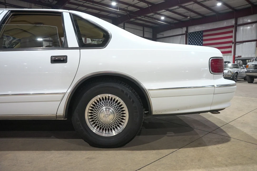 1996 Chevrolet Caprice - Image 5 of 31