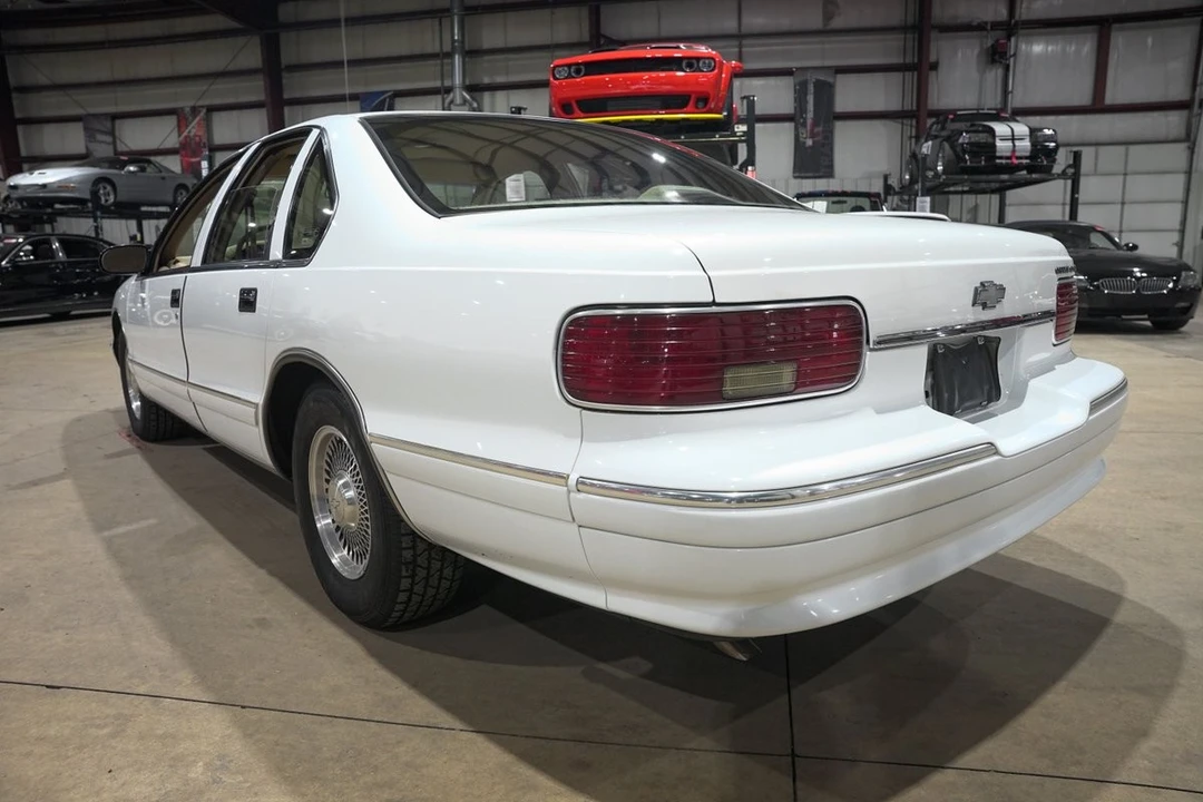 1996 Chevrolet Caprice - Image 6 of 31