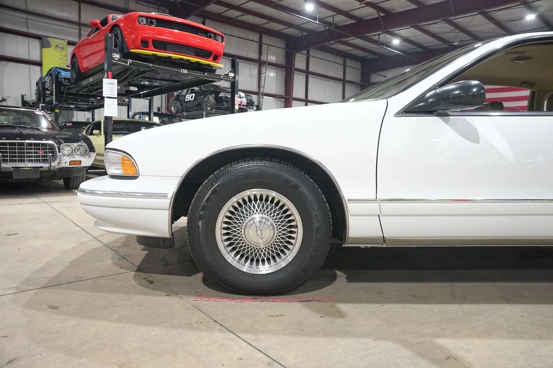 1996 Chevrolet Caprice - Image 3 of 31