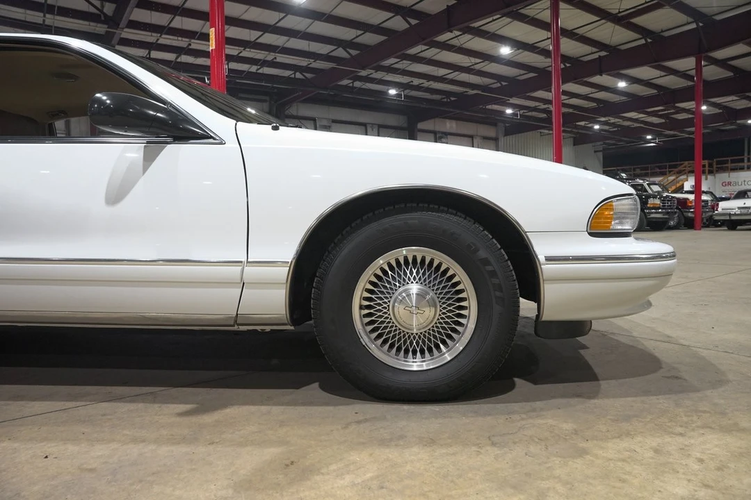 1996 Chevrolet Caprice - Image 11 of 31