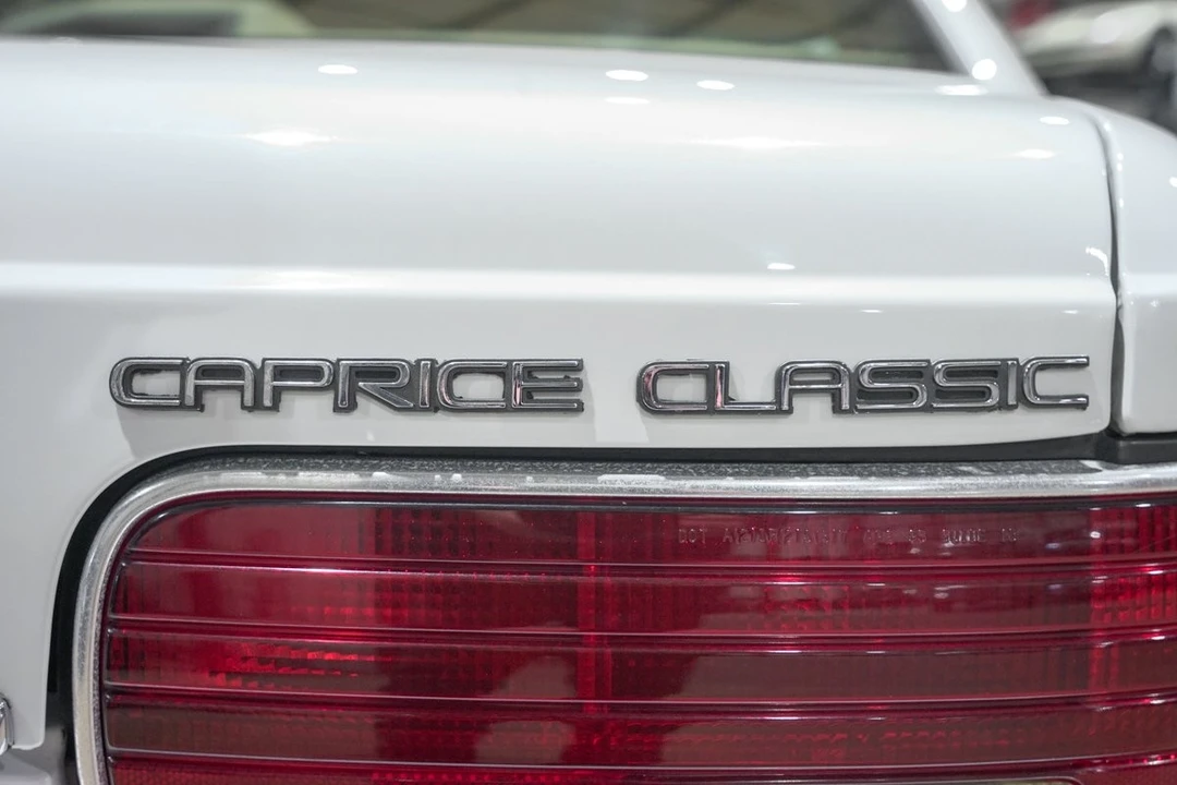 1996 Chevrolet Caprice - Image 24 of 31