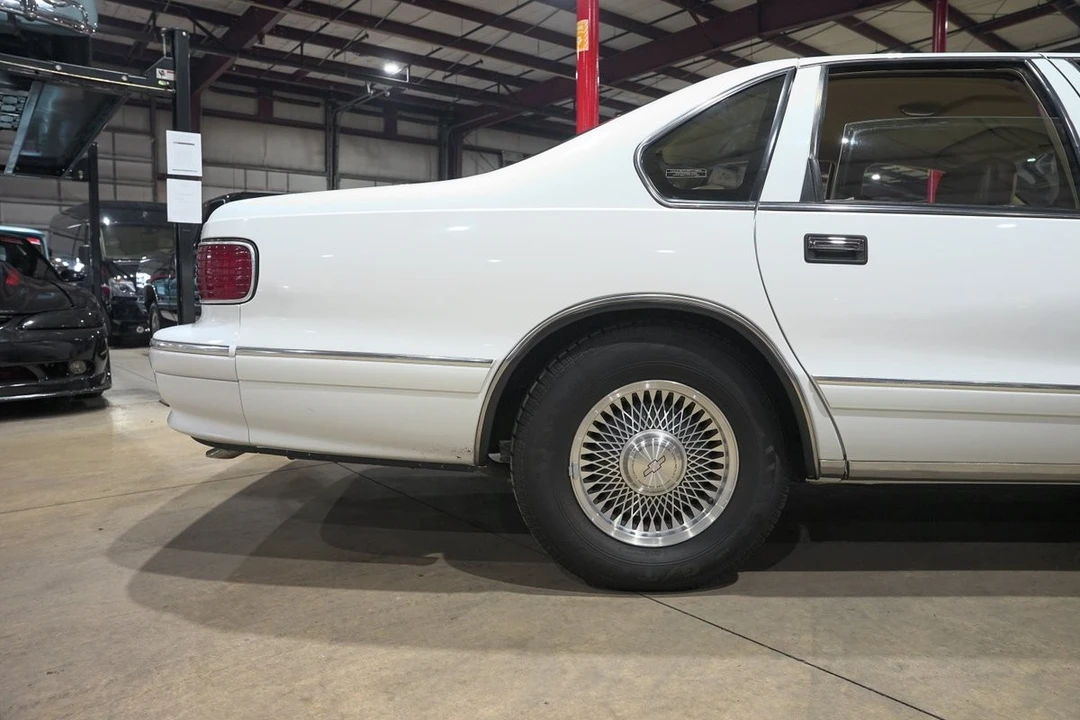 1996 Chevrolet Caprice - Image 9 of 31