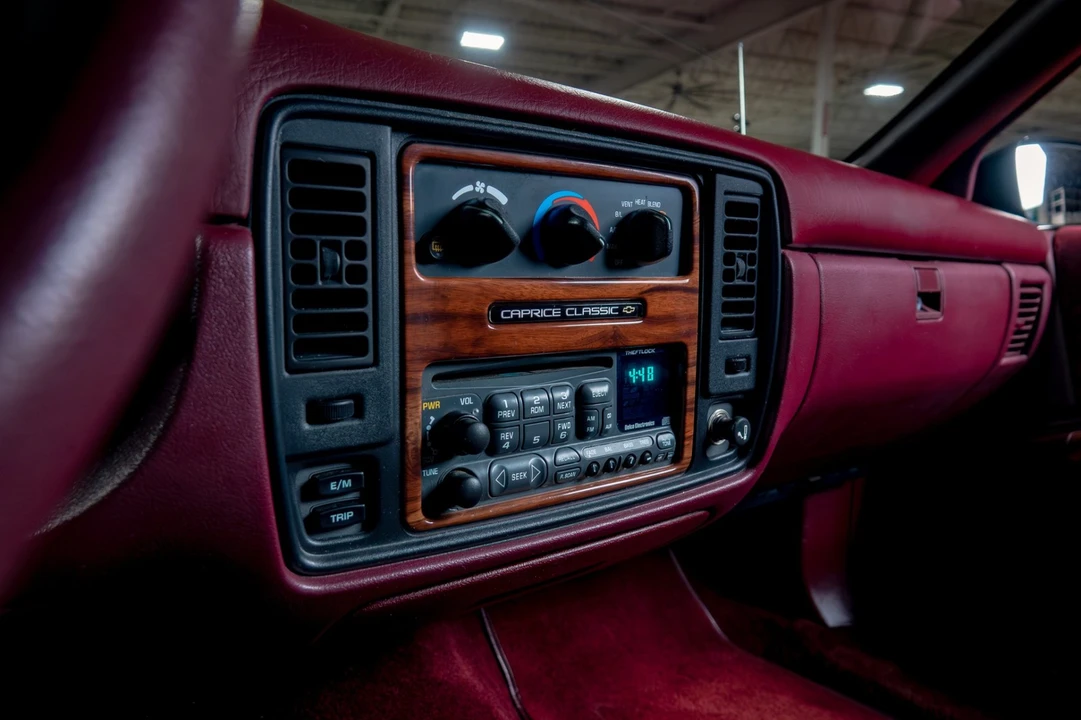1996 Chevrolet Caprice - Image 11 of 12