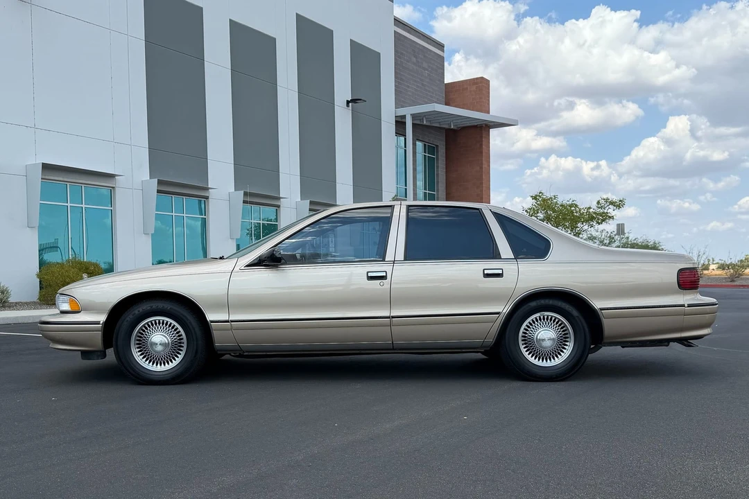 1996 Chevrolet Caprice - Image 3 of 31