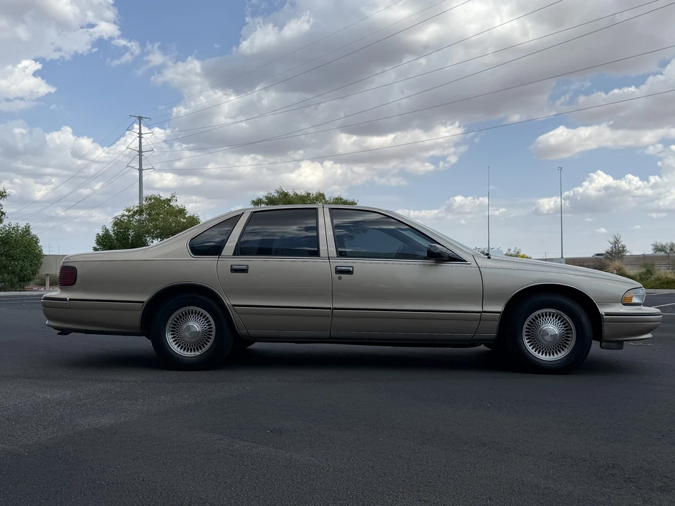 1996 Chevrolet Caprice - Image 8 of 31