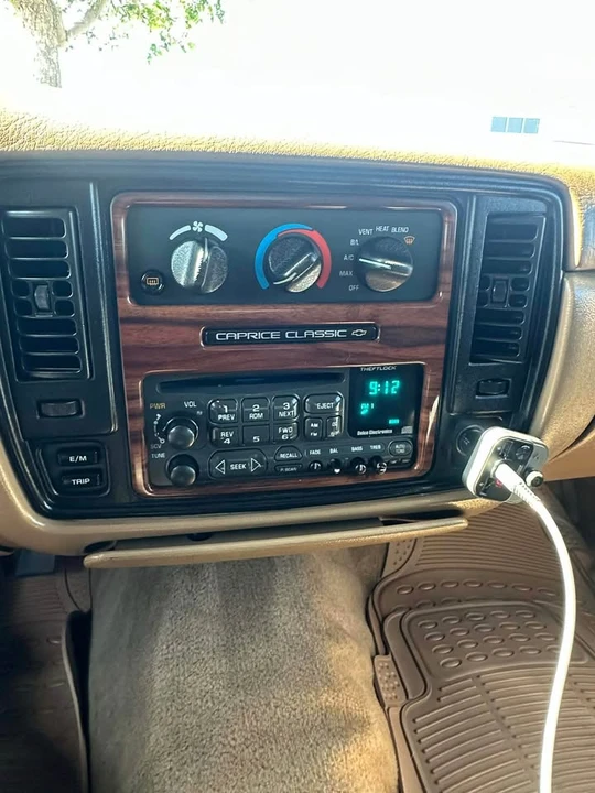 1996 Chevrolet Caprice - Image 10 of 20