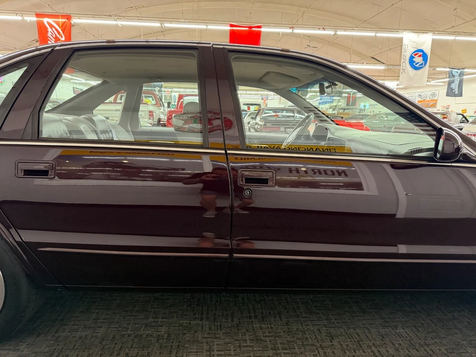 1996 Chevrolet Caprice - Image 24 of 31