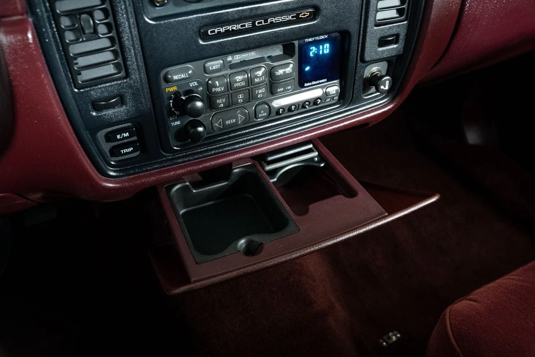1996 Chevrolet Caprice - Image 28 of 31