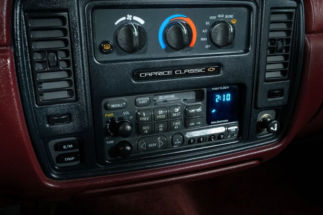 1996 Chevrolet Caprice - Image 27 of 31