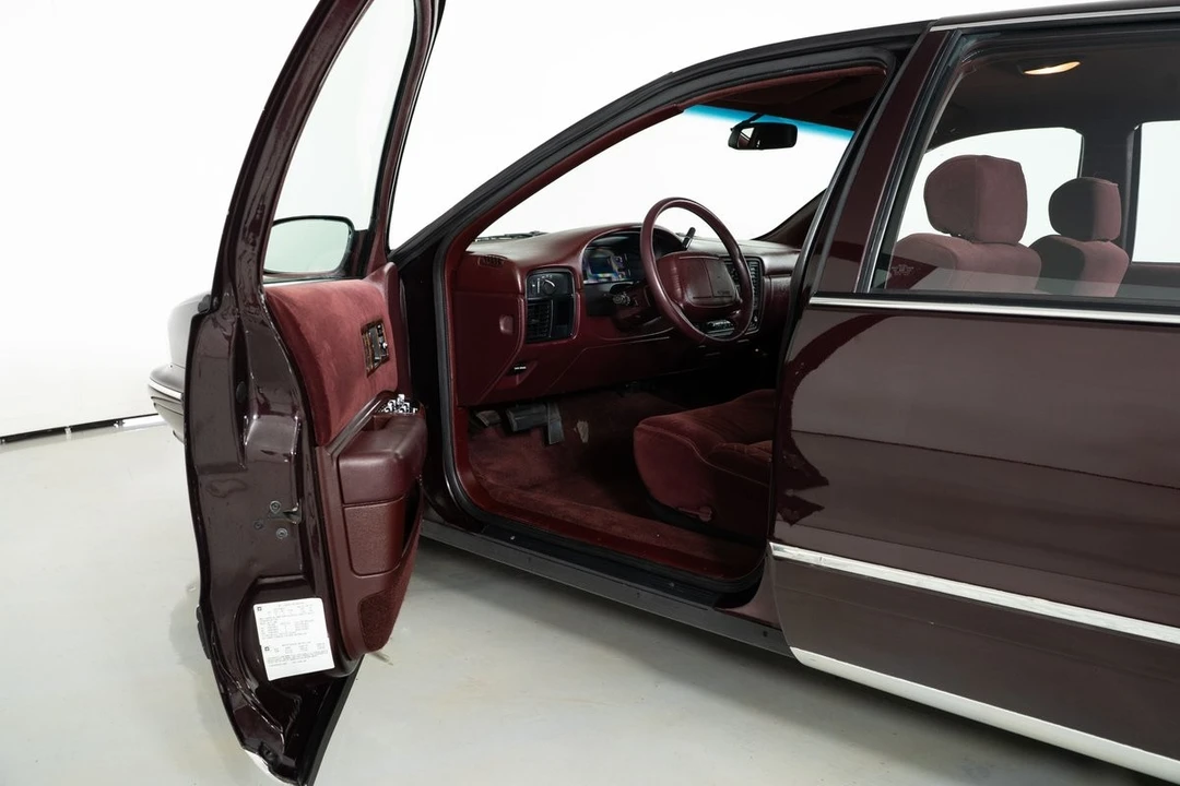 1996 Chevrolet Caprice - Image 13 of 31