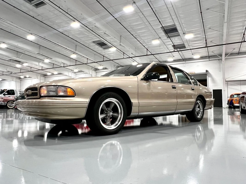 1996 Chevrolet Caprice - Image 2 of 21