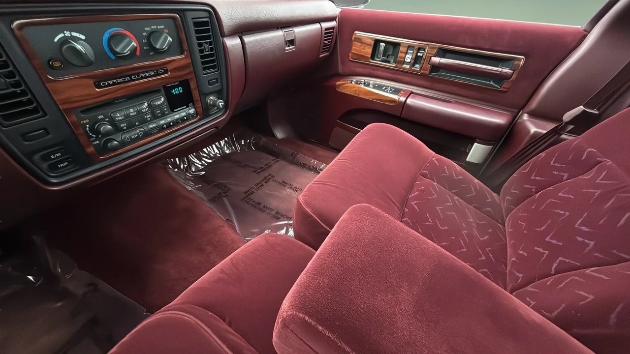 1996 Chevrolet Caprice - Image 11 of 19